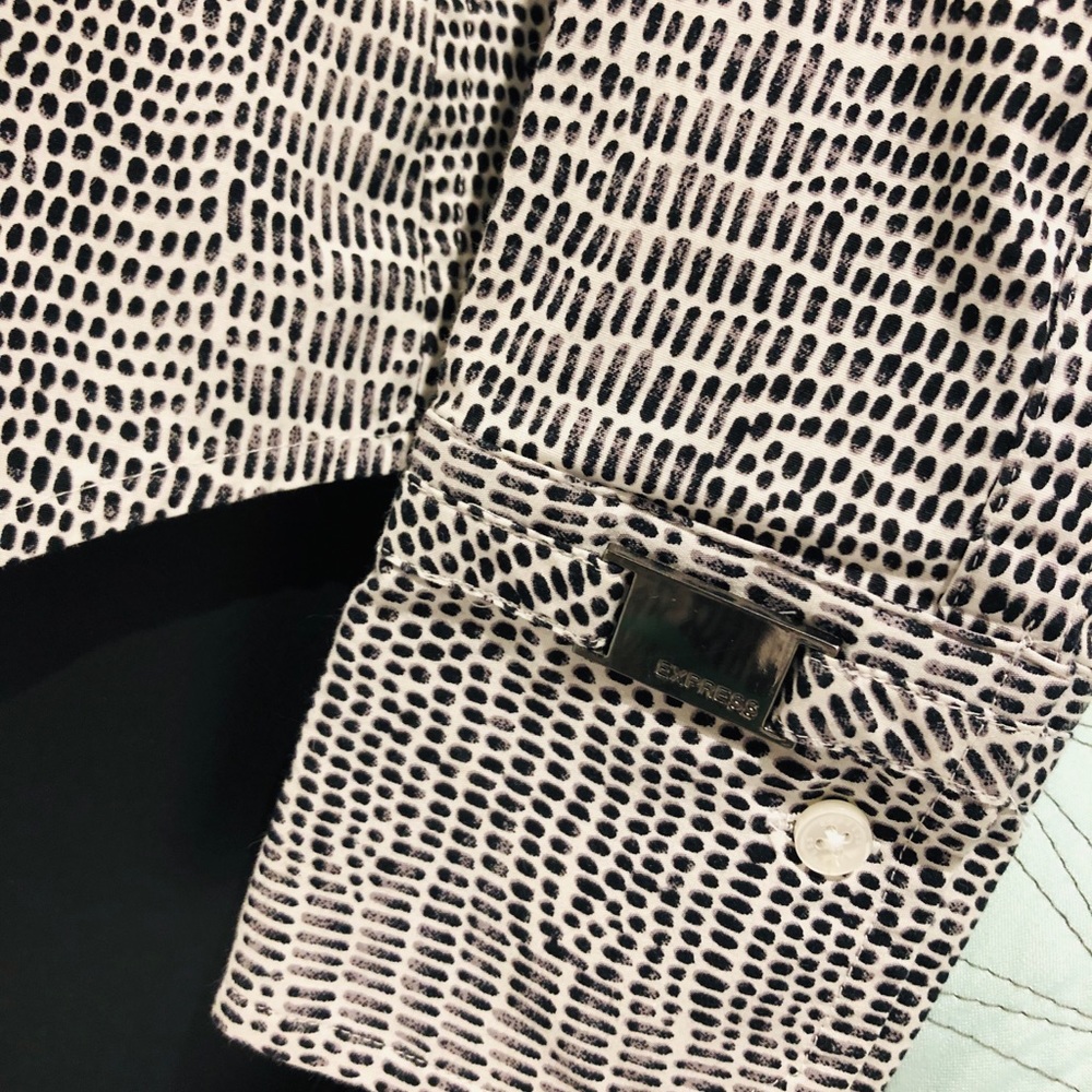 EXPRESS - Design Studio - button down shirt. - Picture 3 of 4